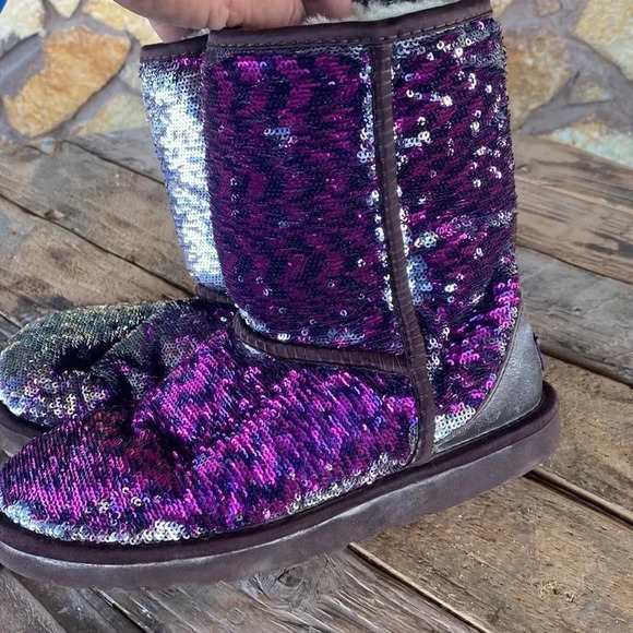 Check out this nice womens UGG winter boots size 7 they change colors - Picture 2 of 10